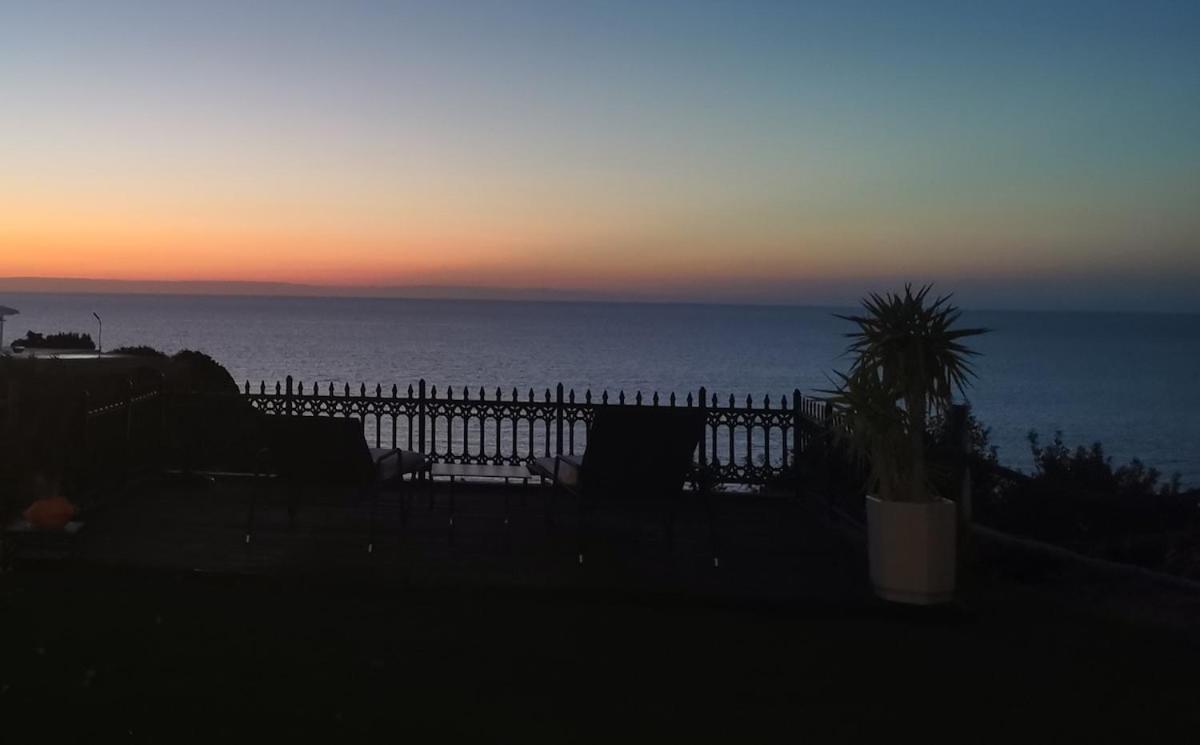 Beachfrontsunset * Kalogrea