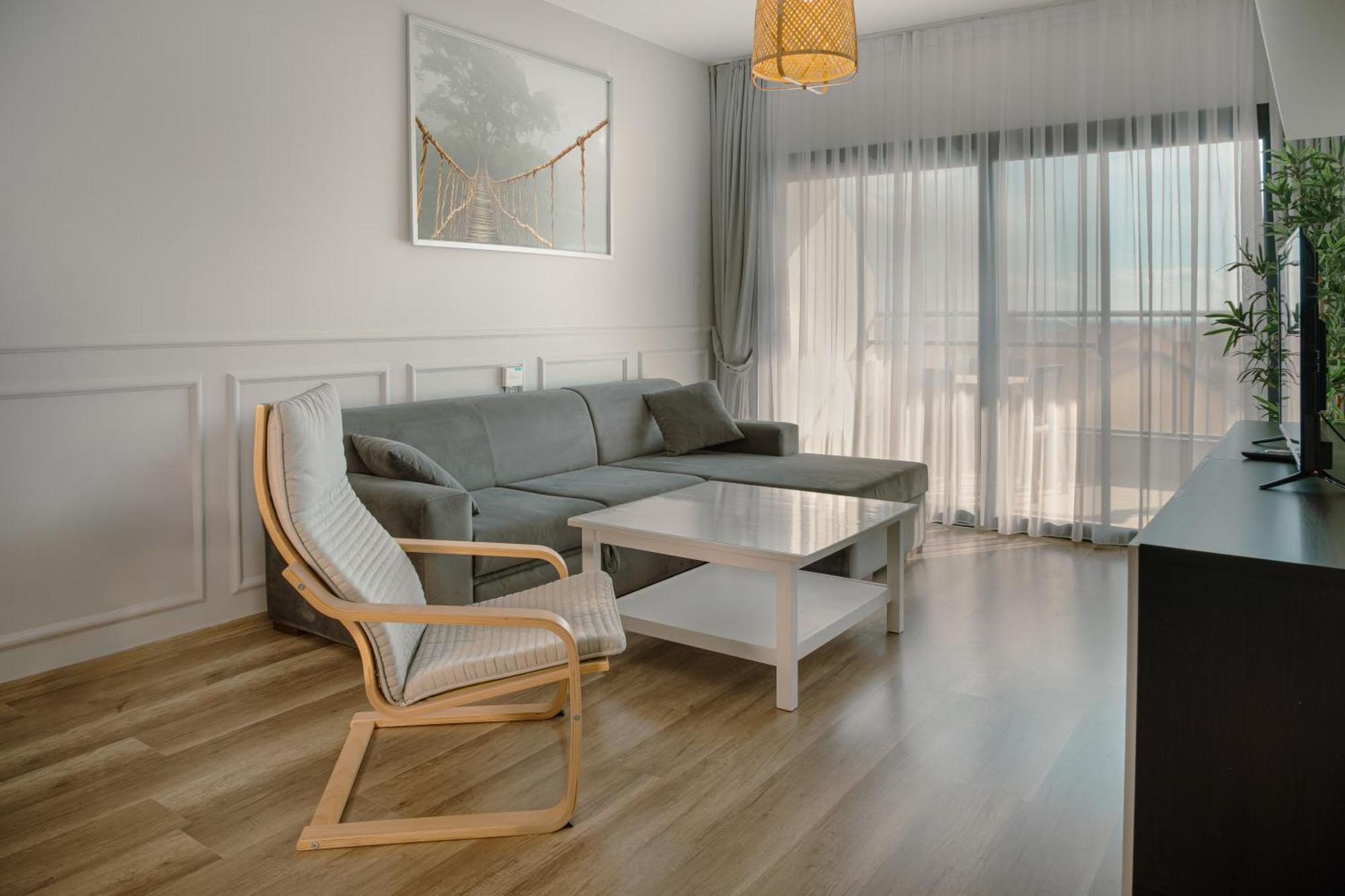 Terra In Caesar Blue Resort, Fixed Lunch 3pm, Gym, Heated Pool, Sauna, Kids Club Apartment