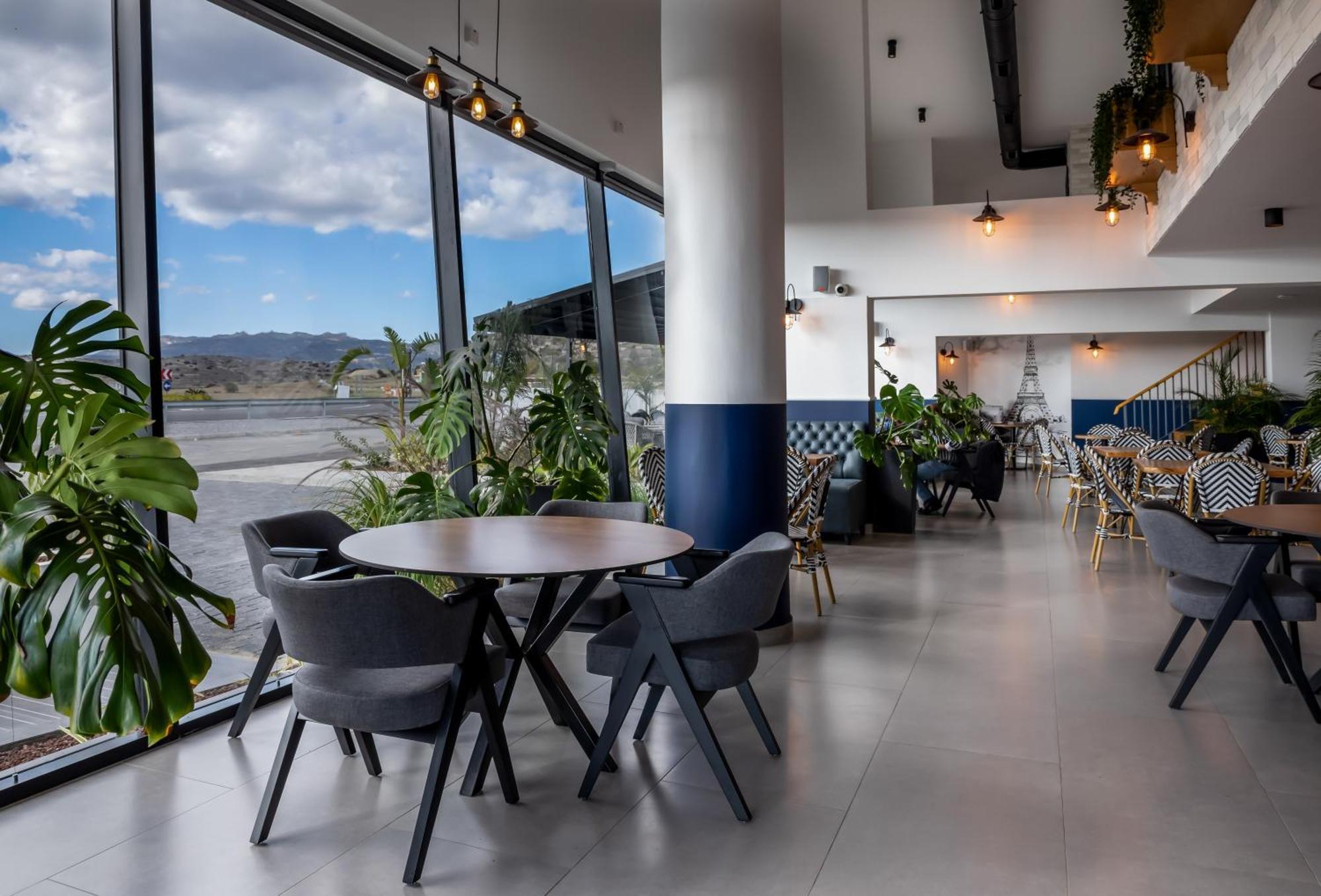 Terra In Caesar Blue Resort, Fixed Lunch 3pm, Gym, Heated Pool, Sauna, Kids Club * Rizokarpaso