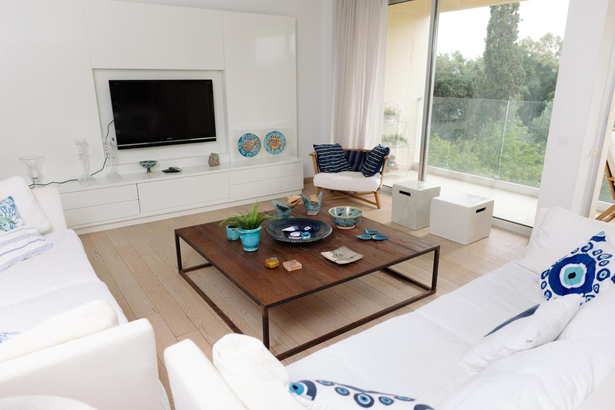 Apartment 3br Beachfront Gem In *