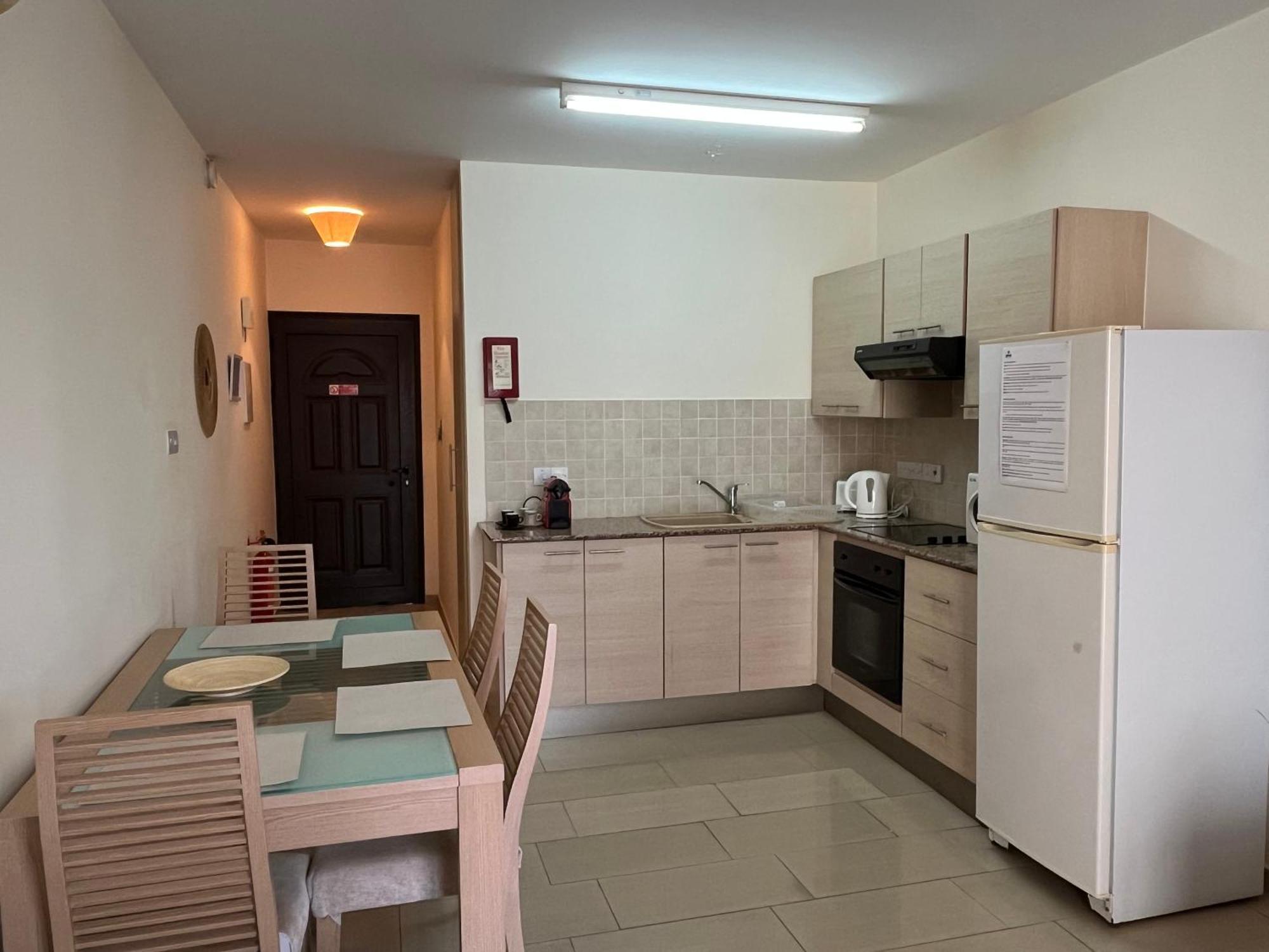 2 Bedroom Apartment, Pools, 800m To Beach, Kyklades Apartment