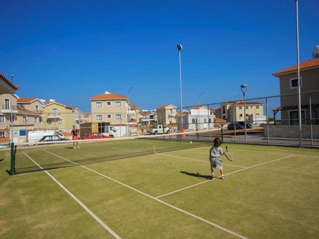 2 Bedroom Apartment, Pools, 800m To Beach, Kyklades * Paralimni