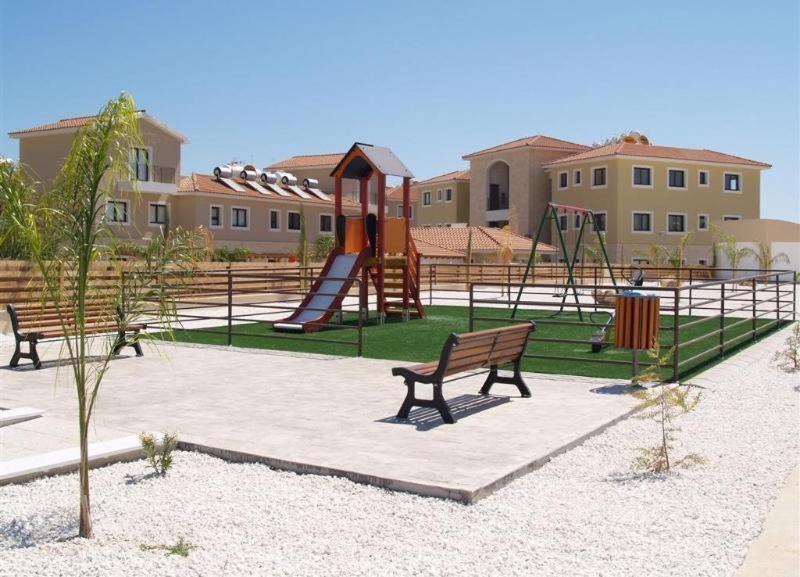 2 Bedroom Apartment, Pools, 800m To Beach, Kyklades Apartment Paralimni