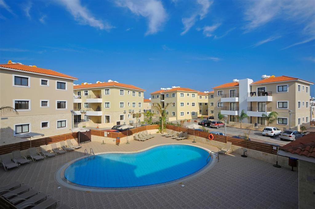 2 Bedroom Apartment, Pools, 800m To Beach, Kyklades Apartment Paralimni