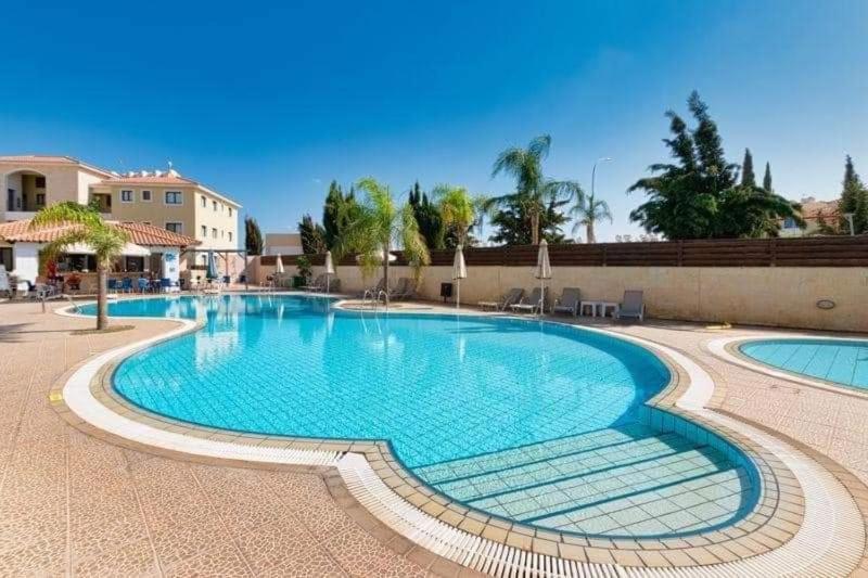 2 Bedroom Apartment, Pools, 800m To Beach, Kyklades Paralimni