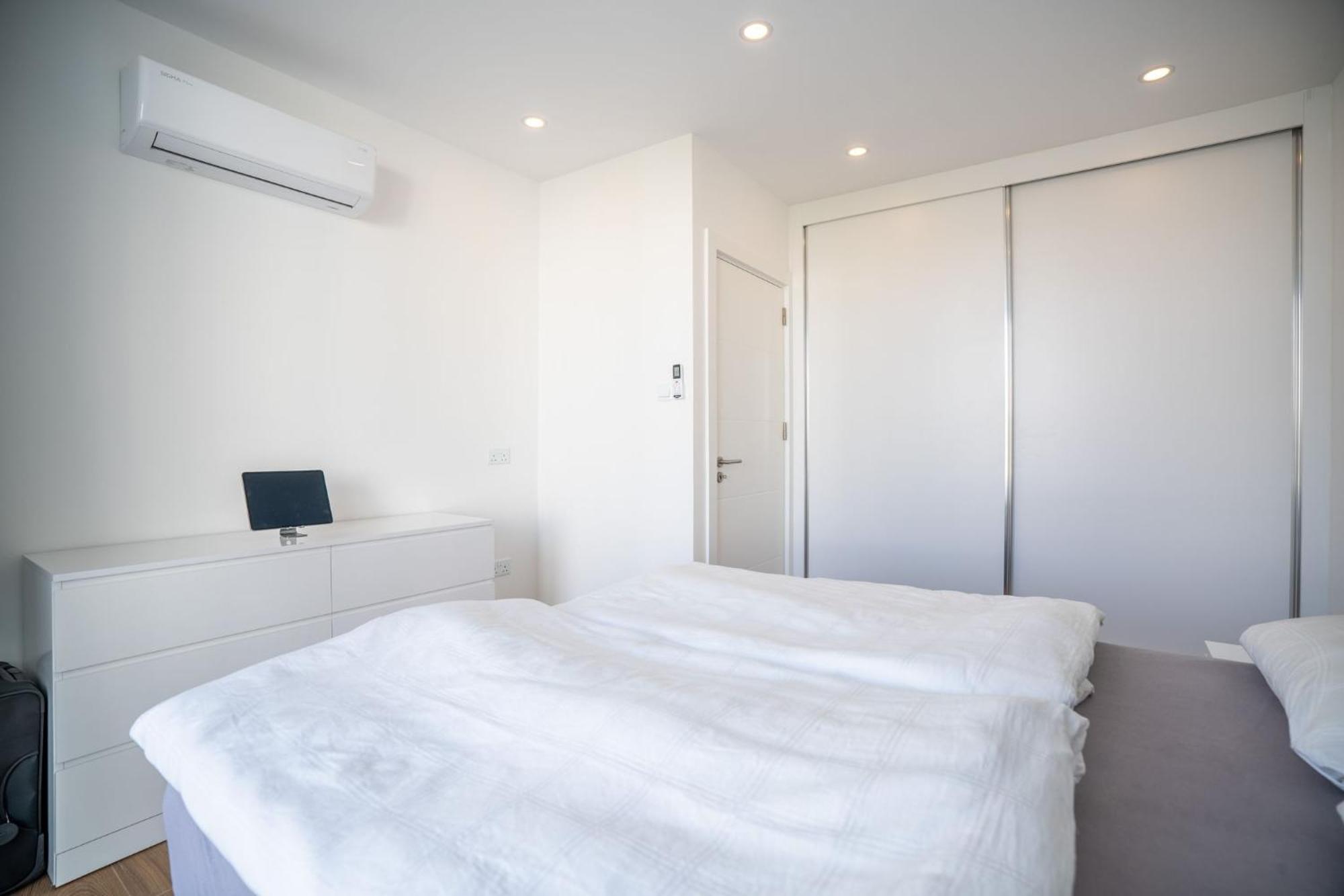 Apartment Charming One Bedroom In The Akanthou