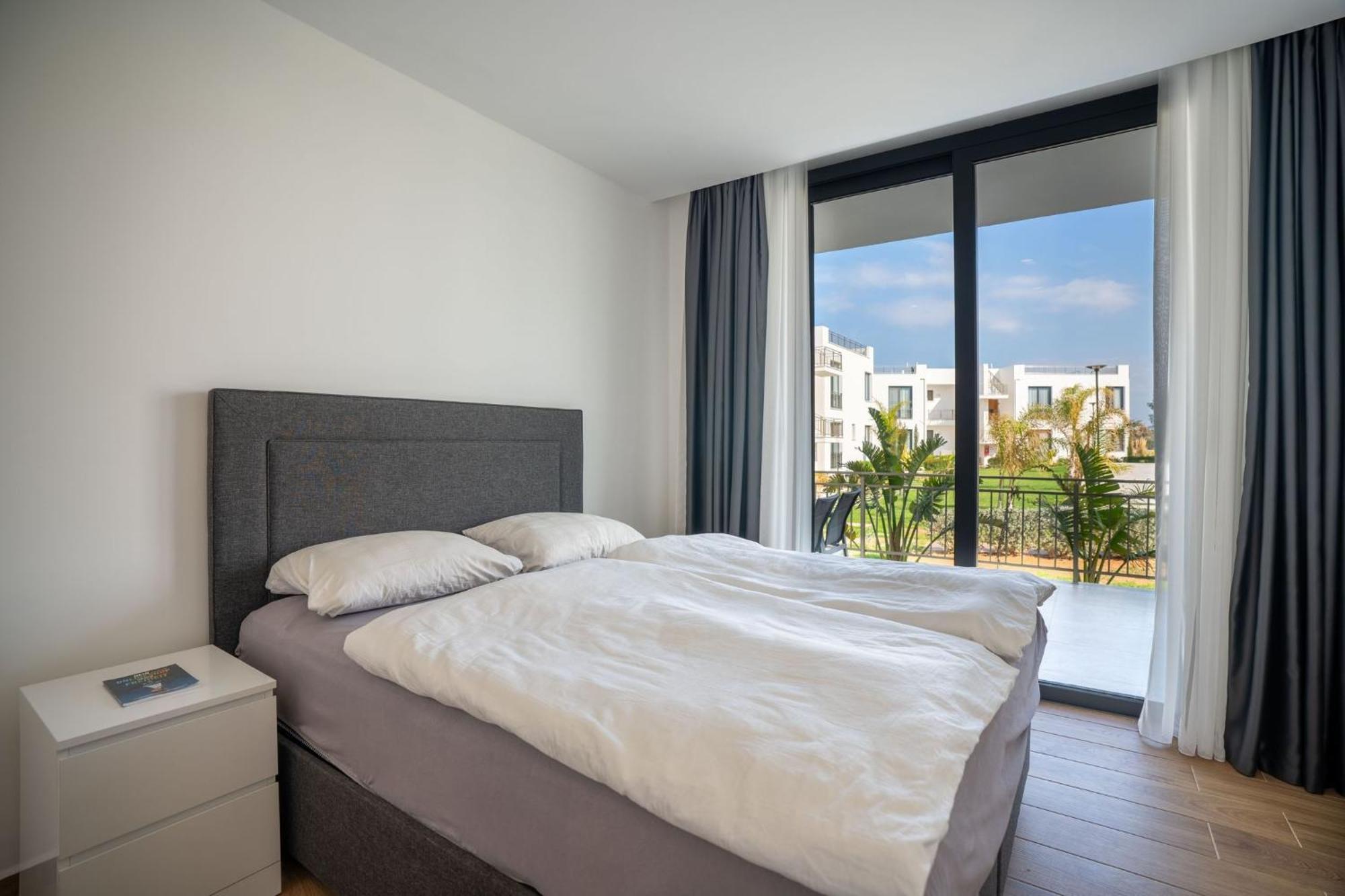 Apartment Charming One Bedroom In The Akanthou