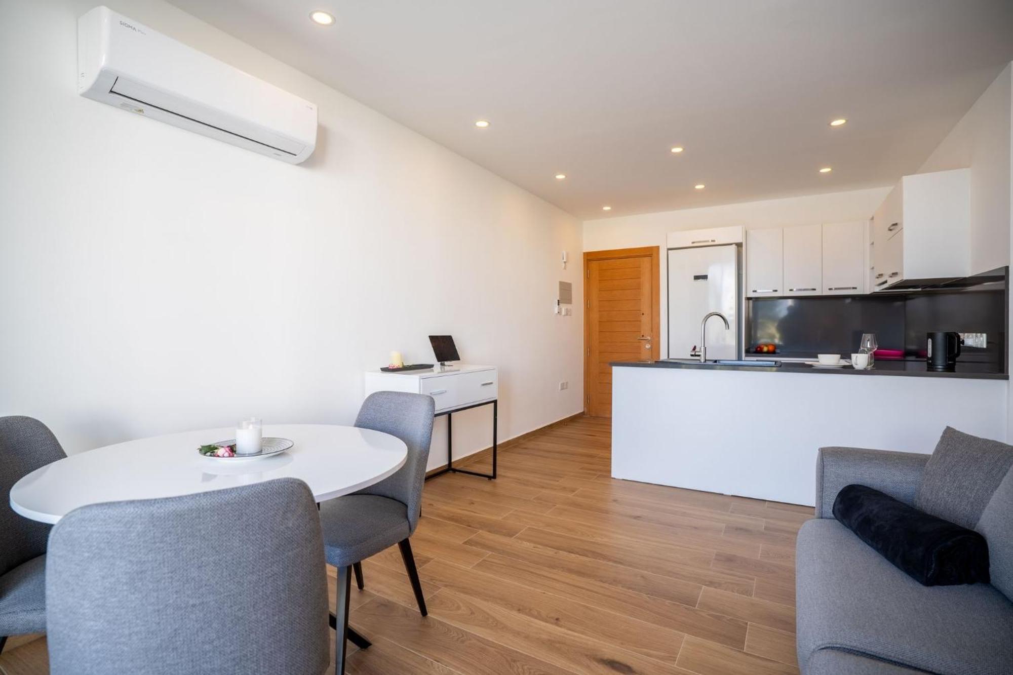 Charming One Bedroom In The Apartment