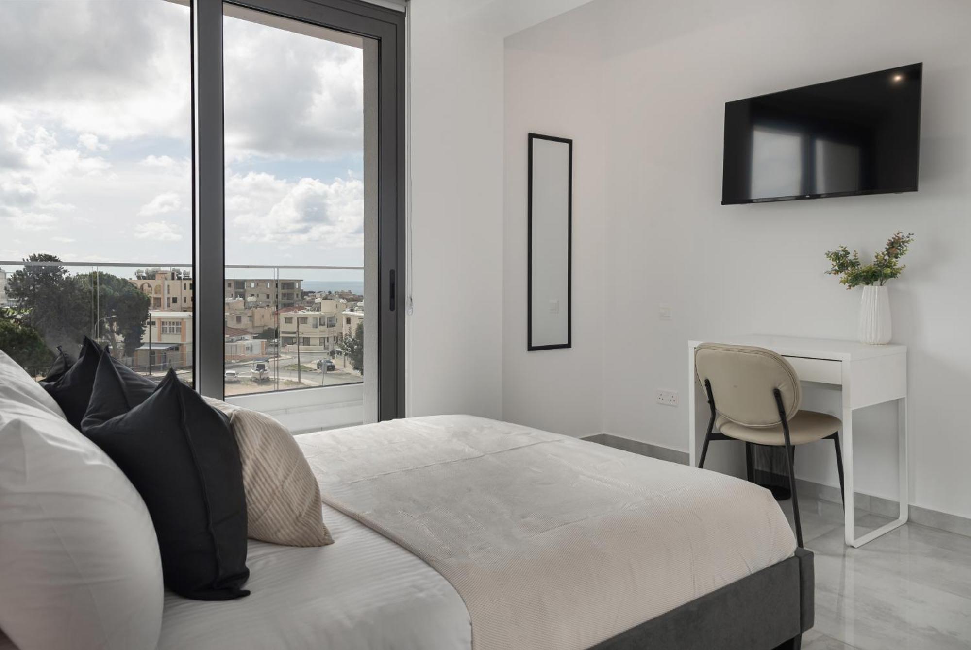 Phaedrus Living Noir * Paphos