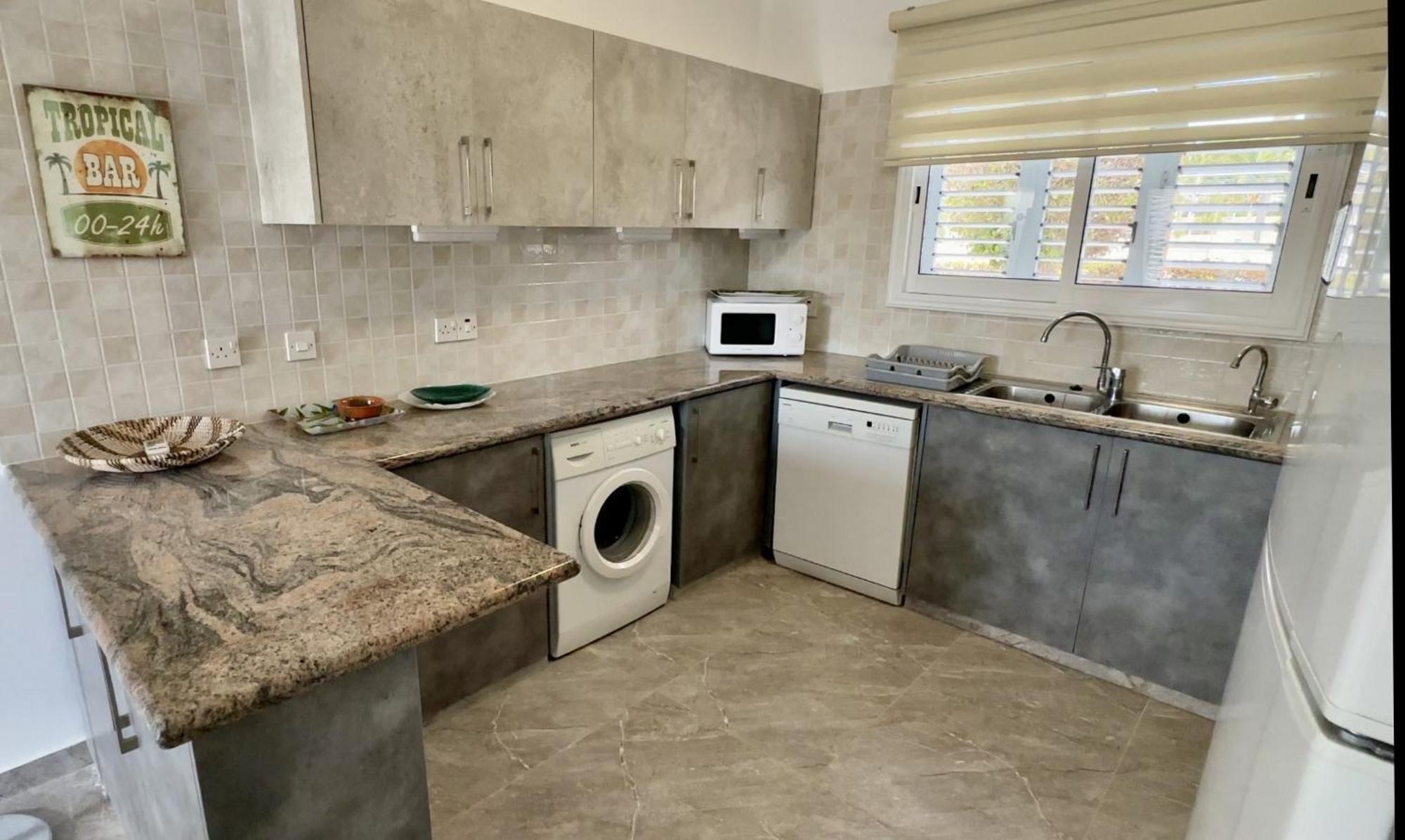 M & S Villa Coral Bay