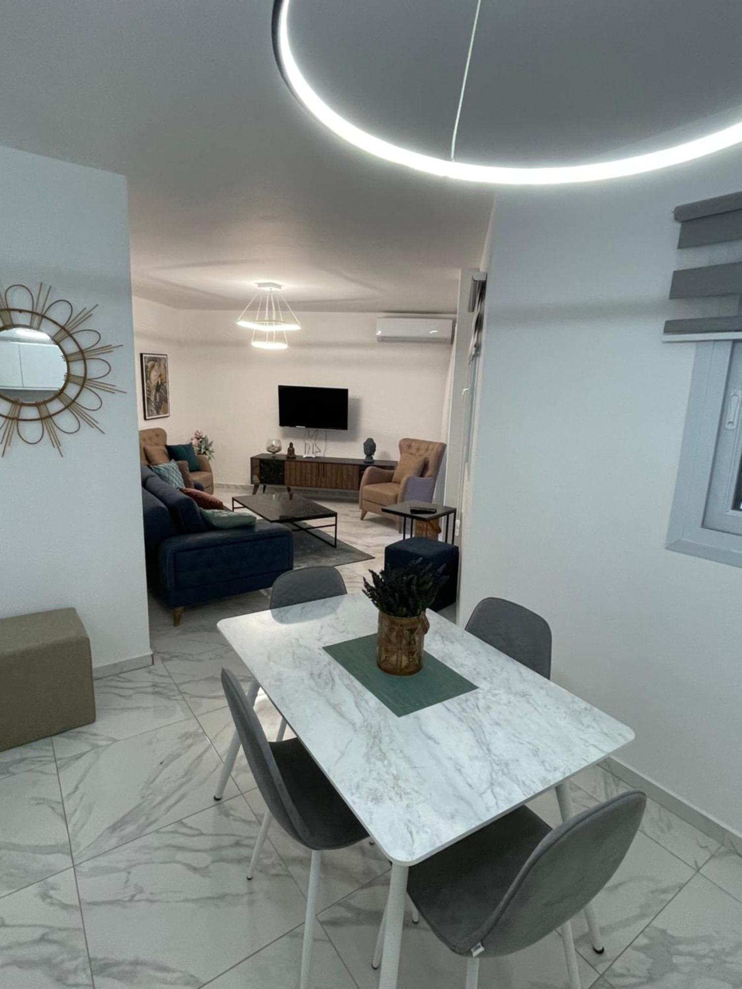 Blue Retreat By The Sea Apartment