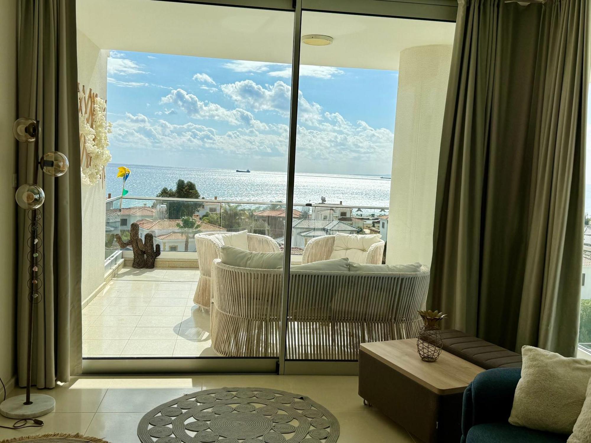 Sea View By The Coast Apartment *