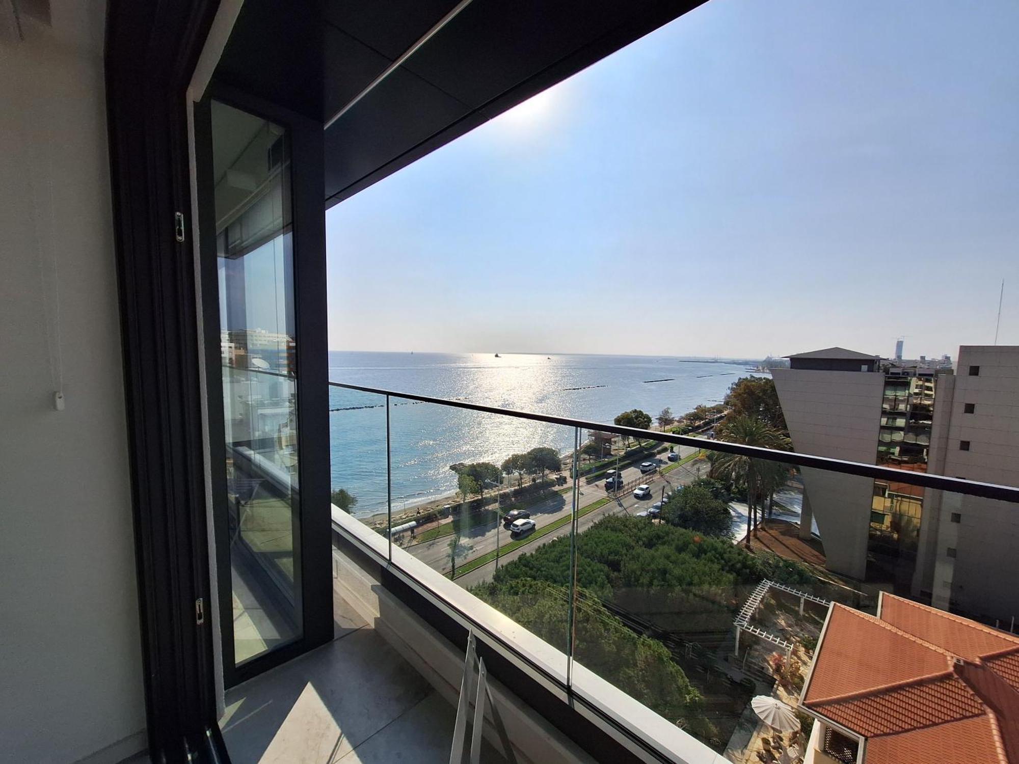 Luxury Beachfront Apartamento *