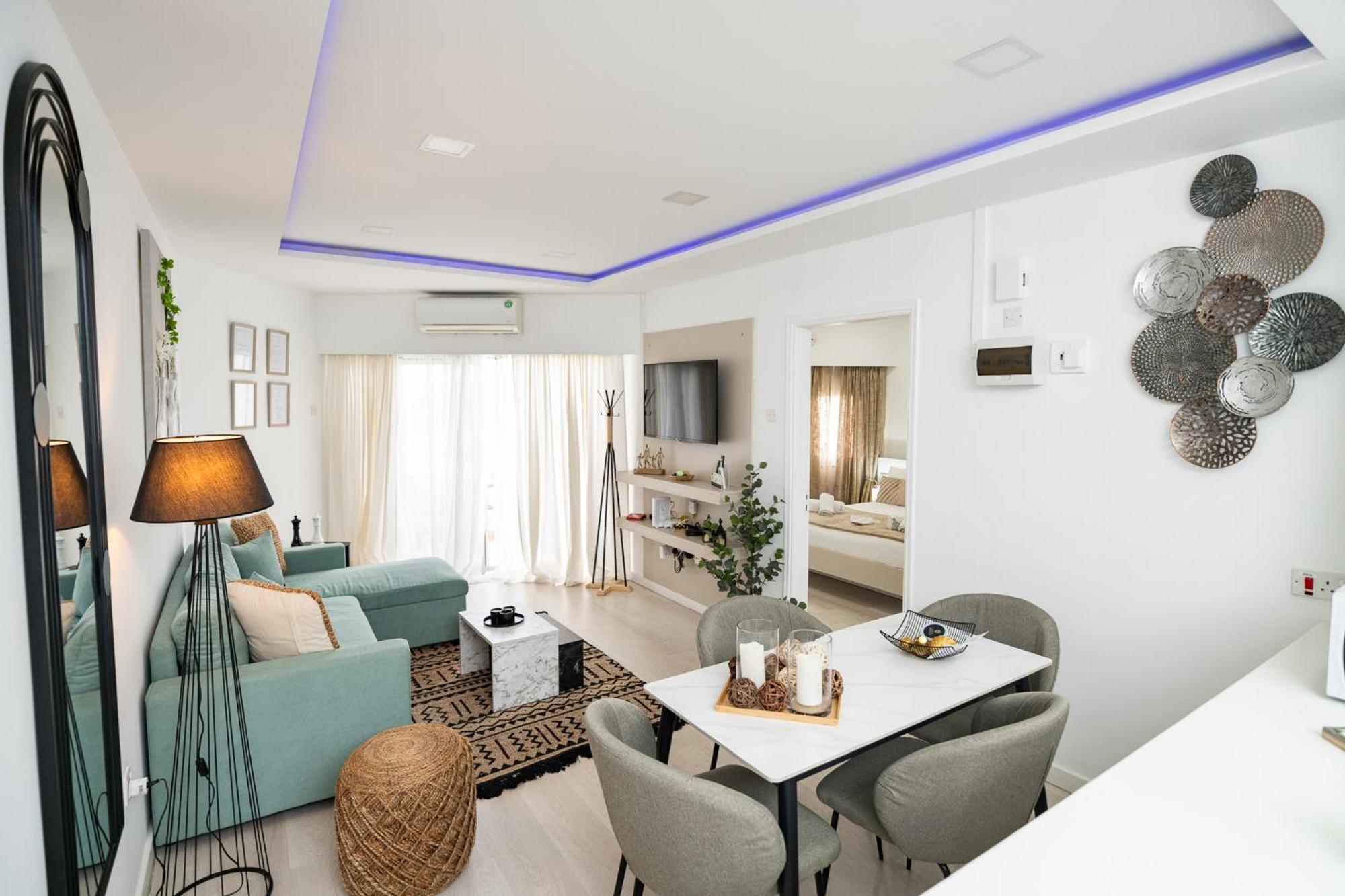 Lazuli & Pool 501 Apartment
