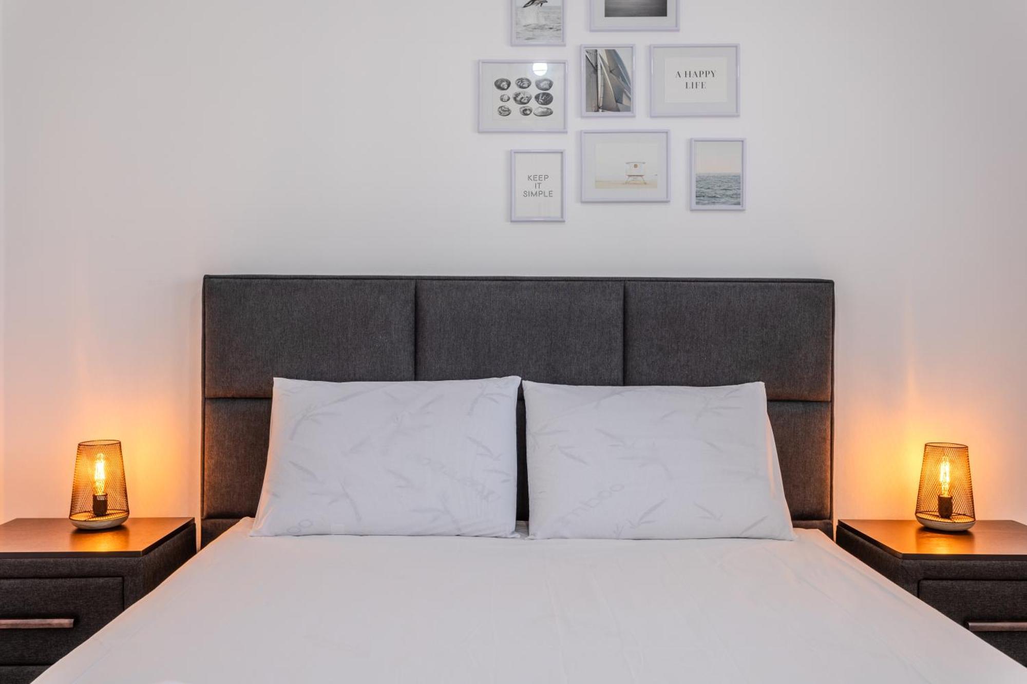 H&o Sunset Gold Apartment