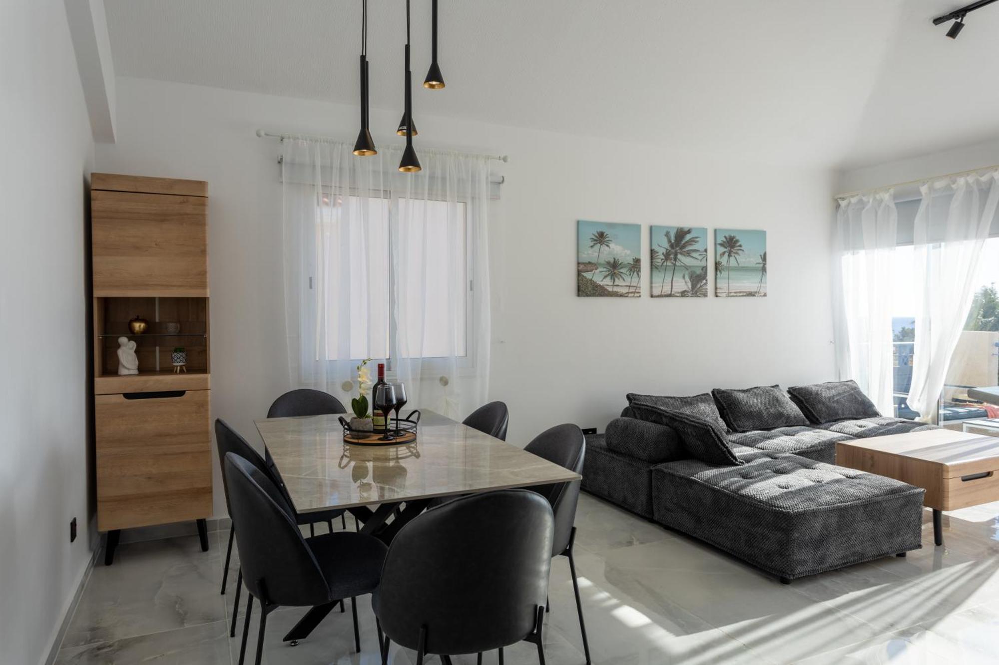 H&o Sunset Gold Apartment