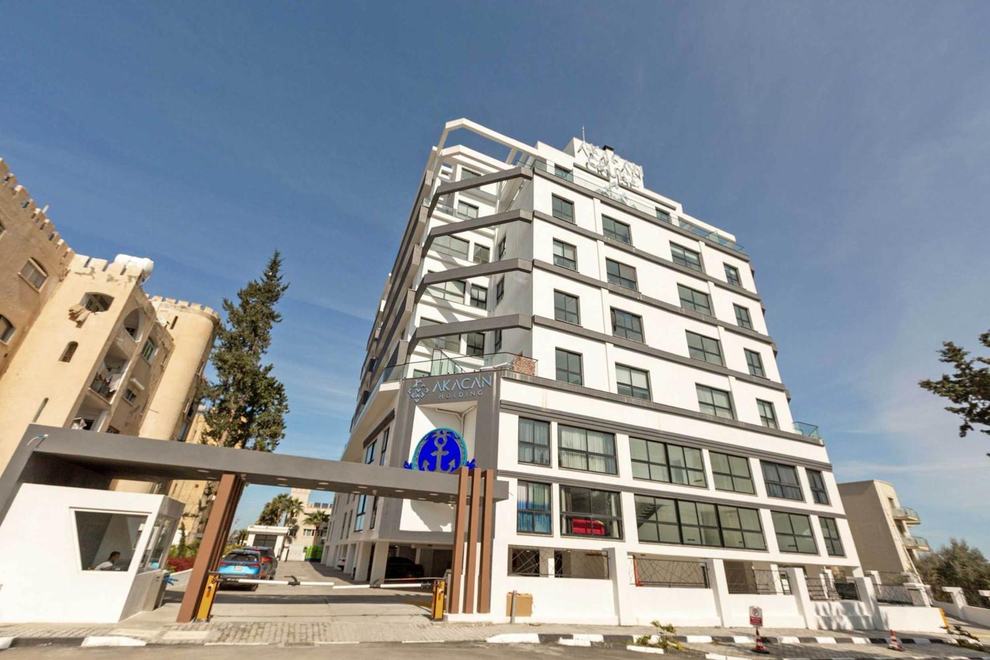 Luxury 2-bed In Kyrenia With Shared Pool Apartment *