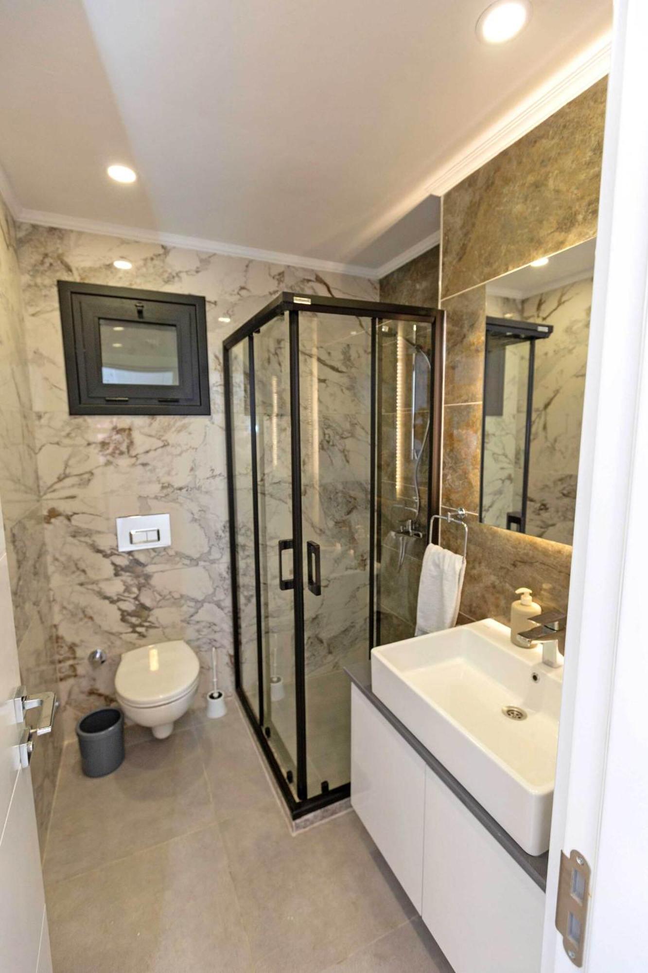 Luxury 2-bed In Kyrenia With Shared Pool * Kyrenia (Northern Cyprus)