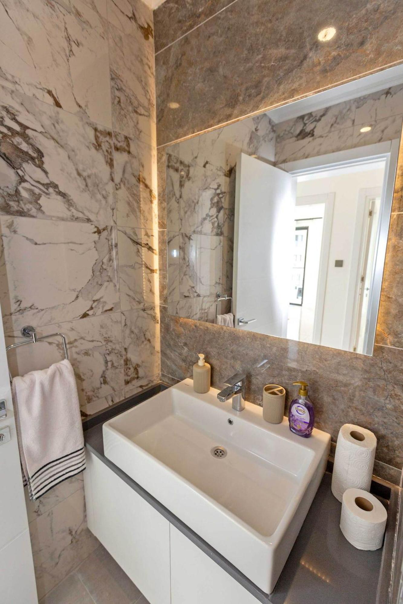 Luxury 3-bed With Private Pool & Sea Views In Kyrenia Apartment *