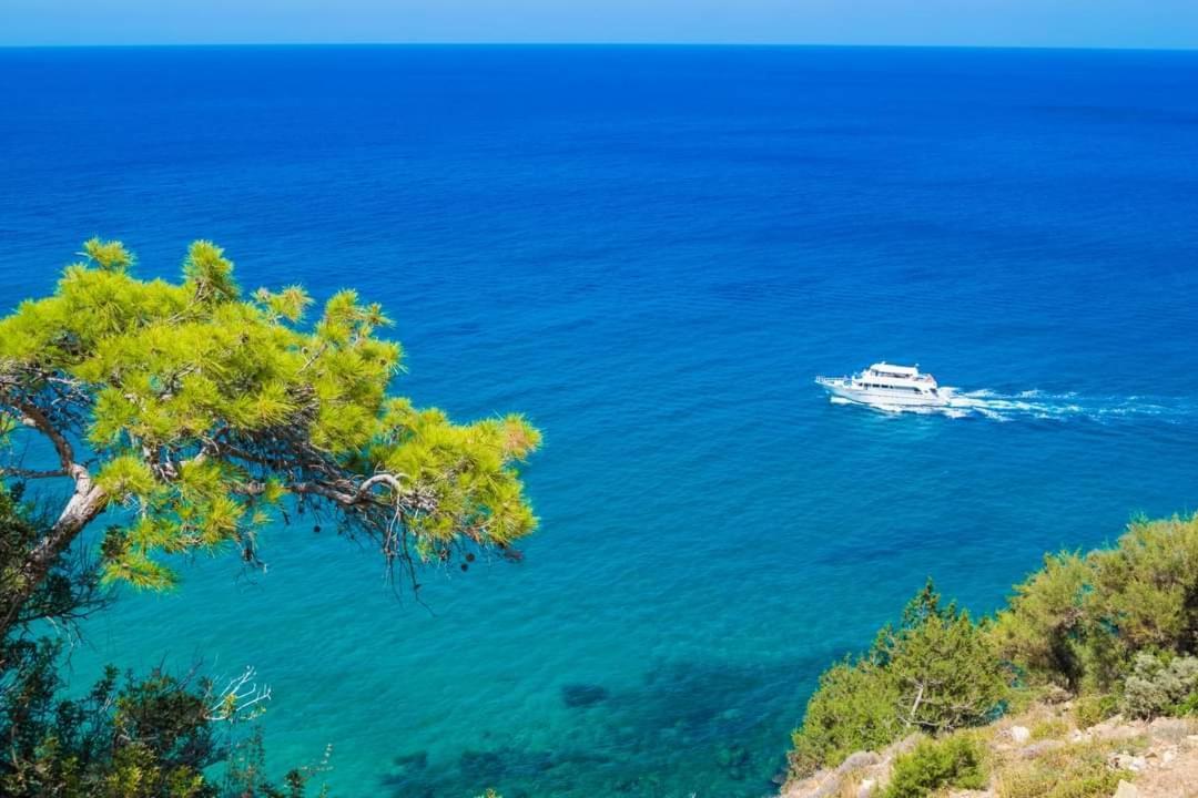 Holiday: Seafront Retreat With Pool In Paphos * Pegeia