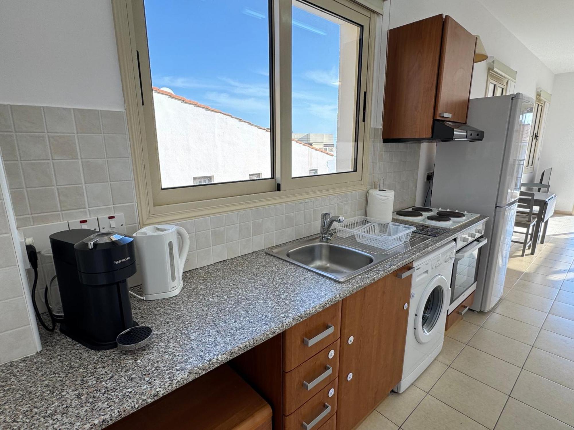 Bright Studio, Sea View, Pool Access And Free Parking Peyia