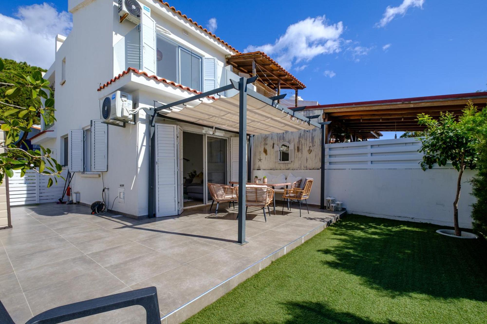 Endless Summer House Perivolia