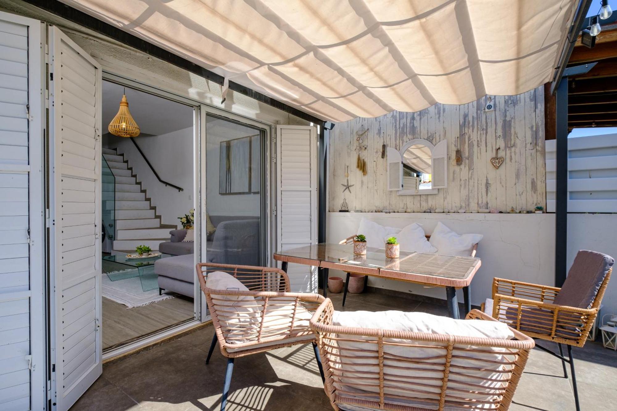 Endless Summer House Perivolia