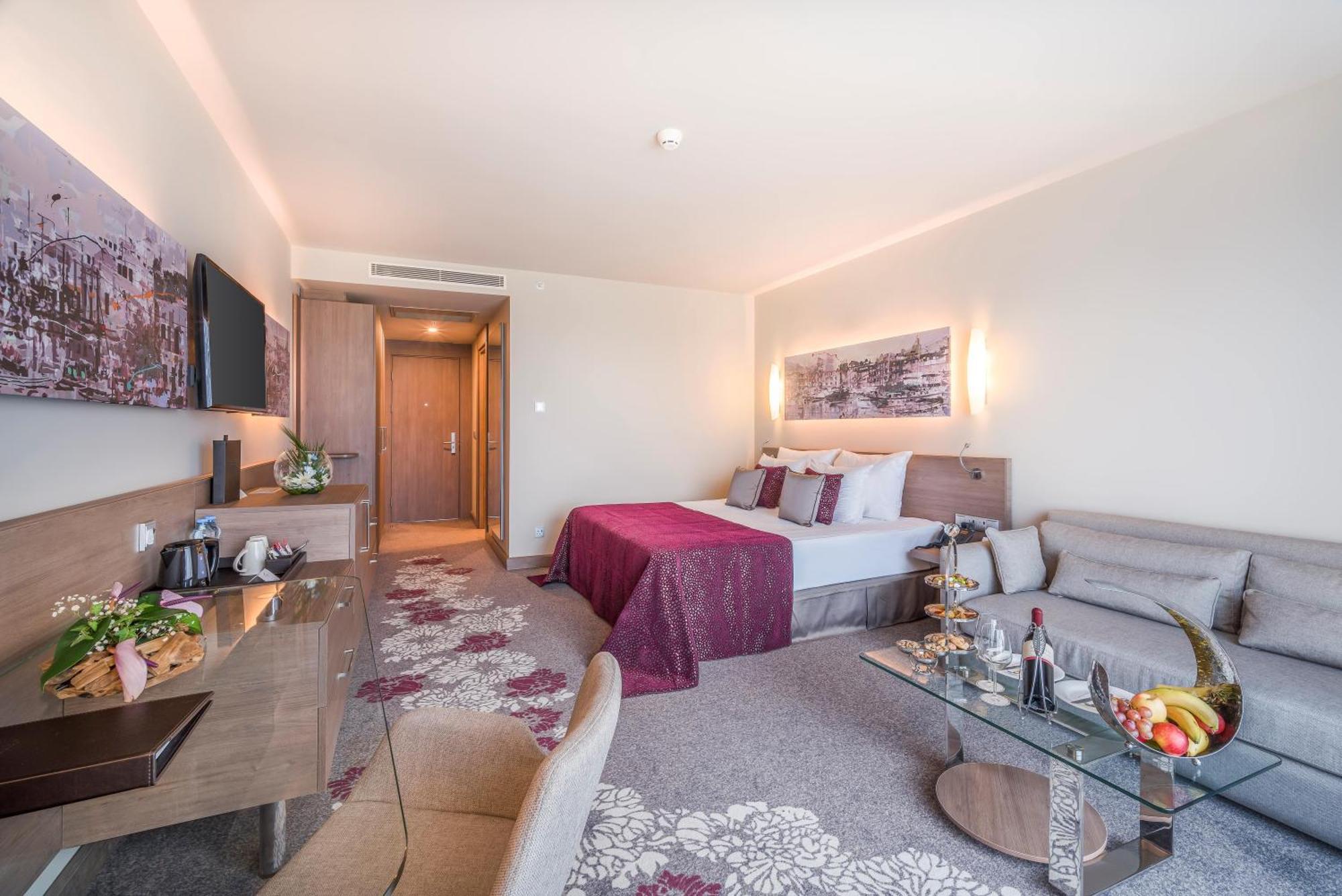 Concorde Luxury & Casino Hotel 5*