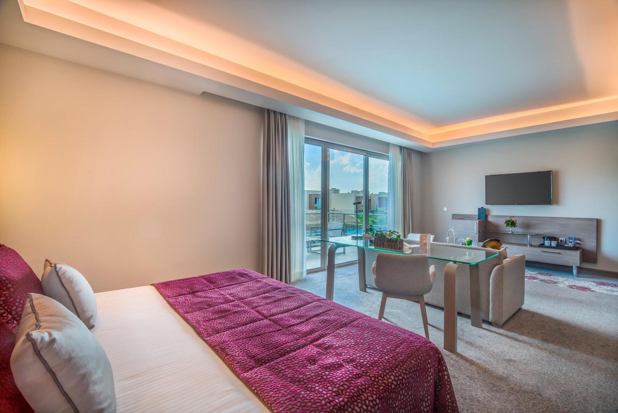 Concorde Luxury & Casino Hotel 5*