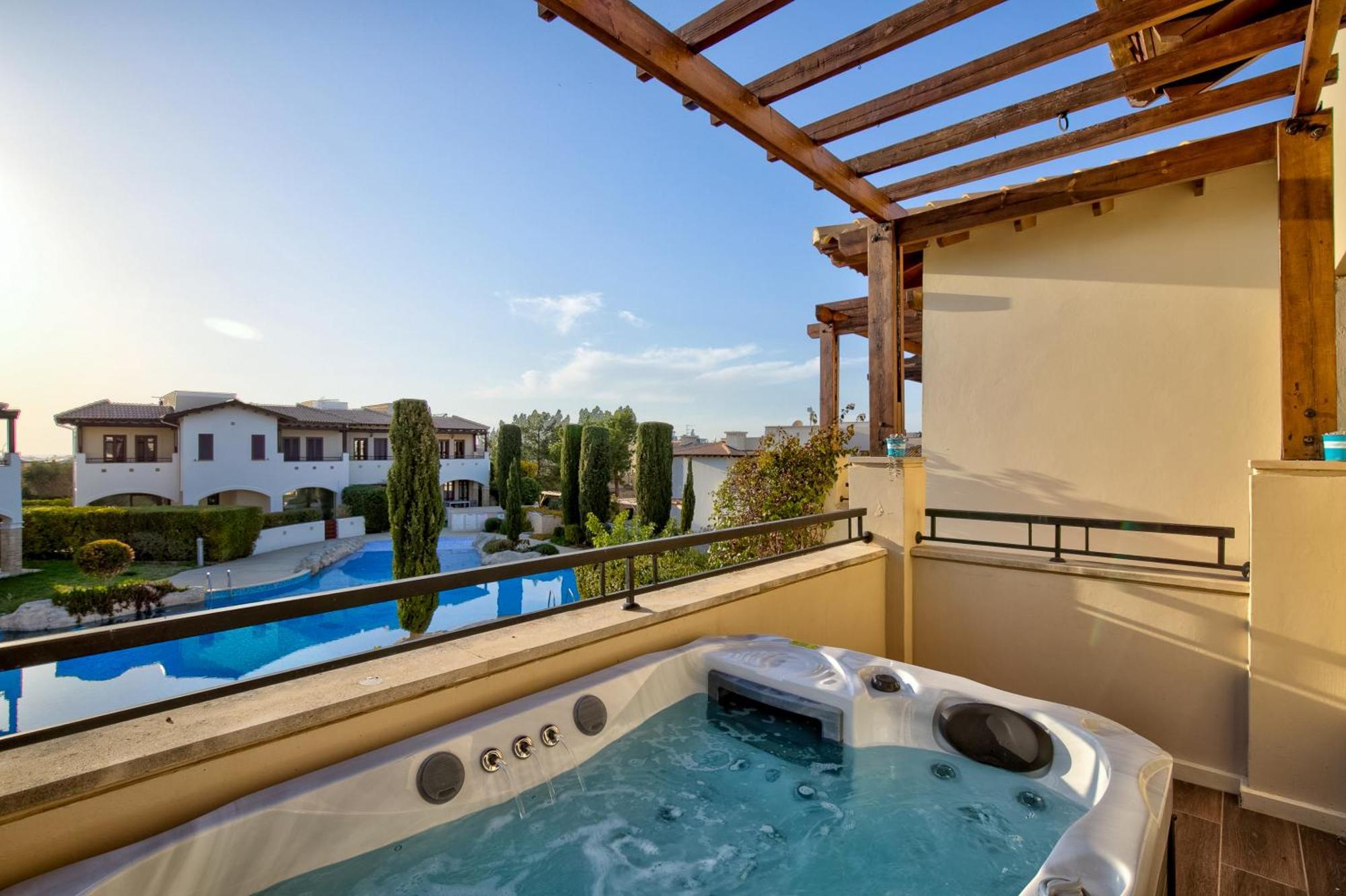 Villa Junior Zeus, Hot Tub And Communal Pool, Aphrodite Hills