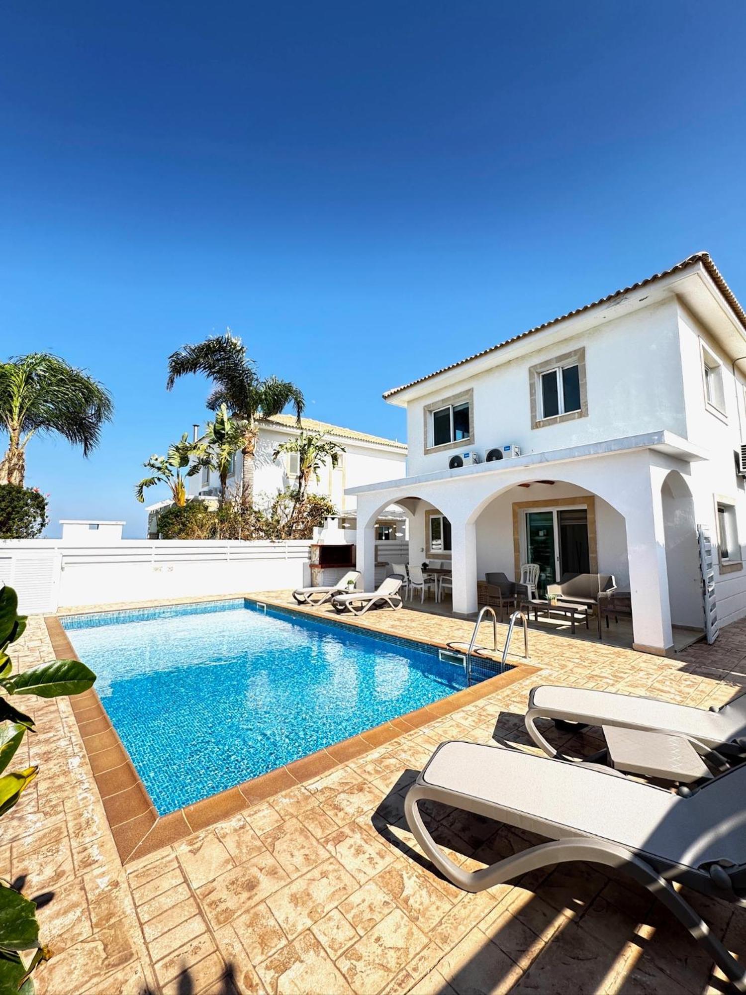 Wealthystays Hephaestus Villa, Ayia Triada