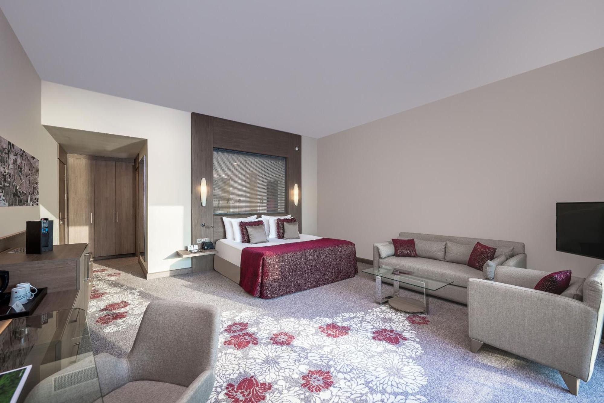 Concorde Luxury & Casino Hotel 5*