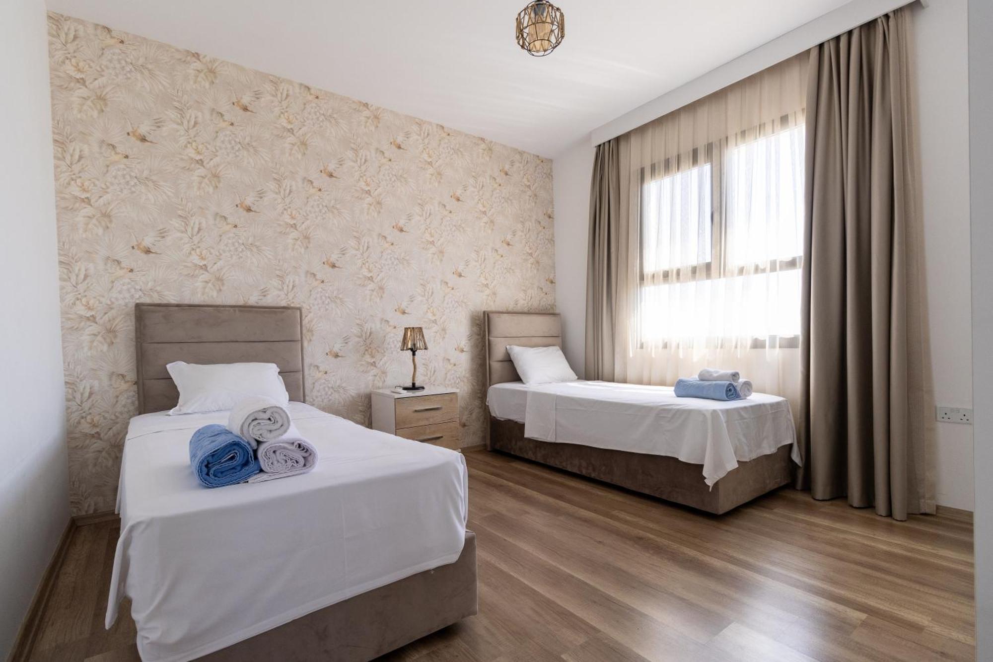 Two Bedroom In Caesar & Spa, Long Apartment