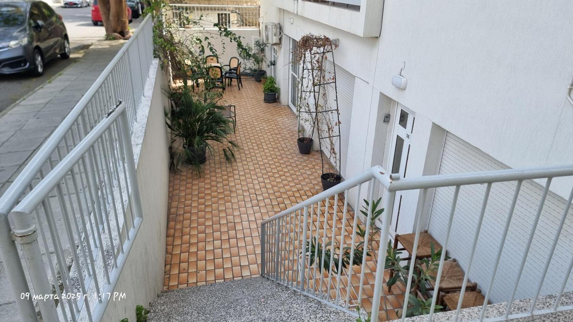 Apartment's *