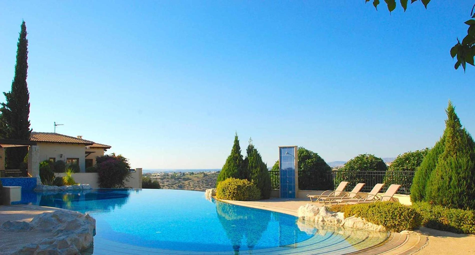 Pousada Beautiful, Modern Iz01 With Private Garden And Hot Tub On Aphrodite Hills