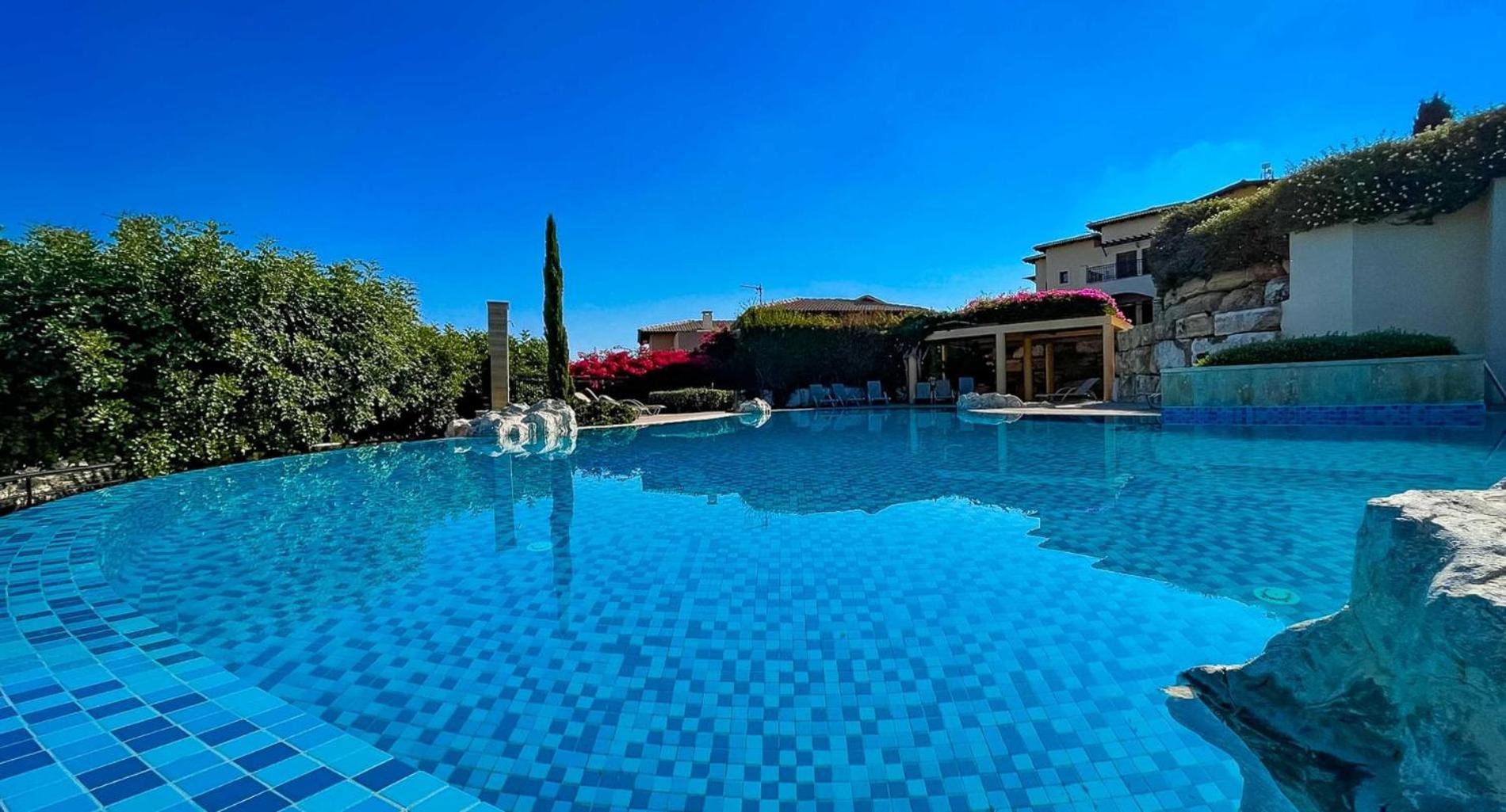 Pousada Beautiful, Modern Iz01 With Private Garden And Hot Tub On Aphrodite Hills Kouklia