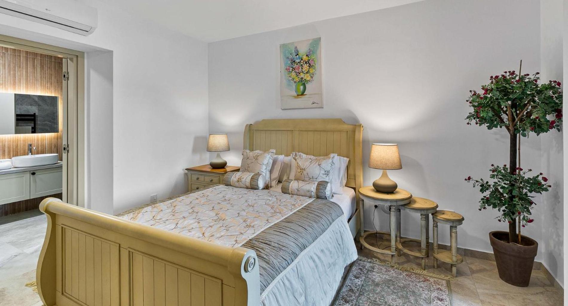 Beautiful, Modern Iz01 With Private Garden And Hot Tub On Aphrodite Hills Pousada Kouklia