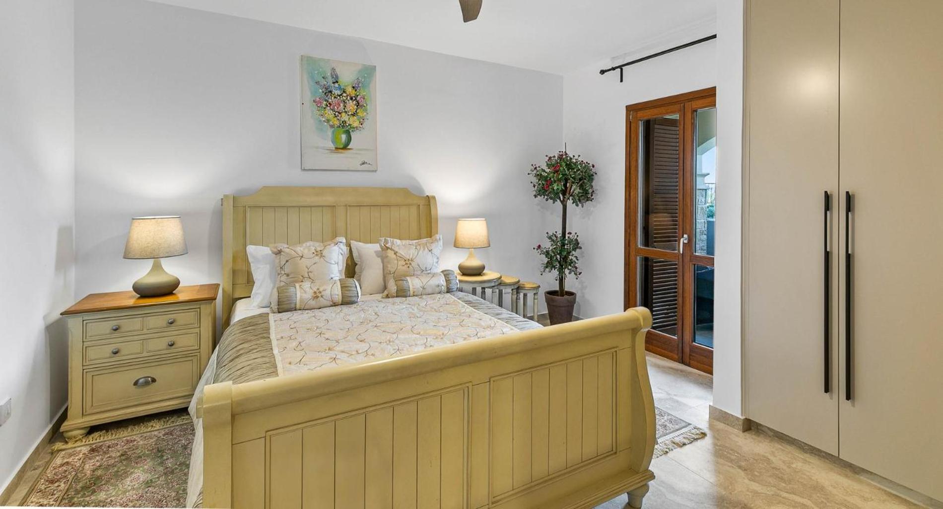 Beautiful, Modern Iz01 With Private Garden And Hot Tub On Aphrodite Hills Pousada *