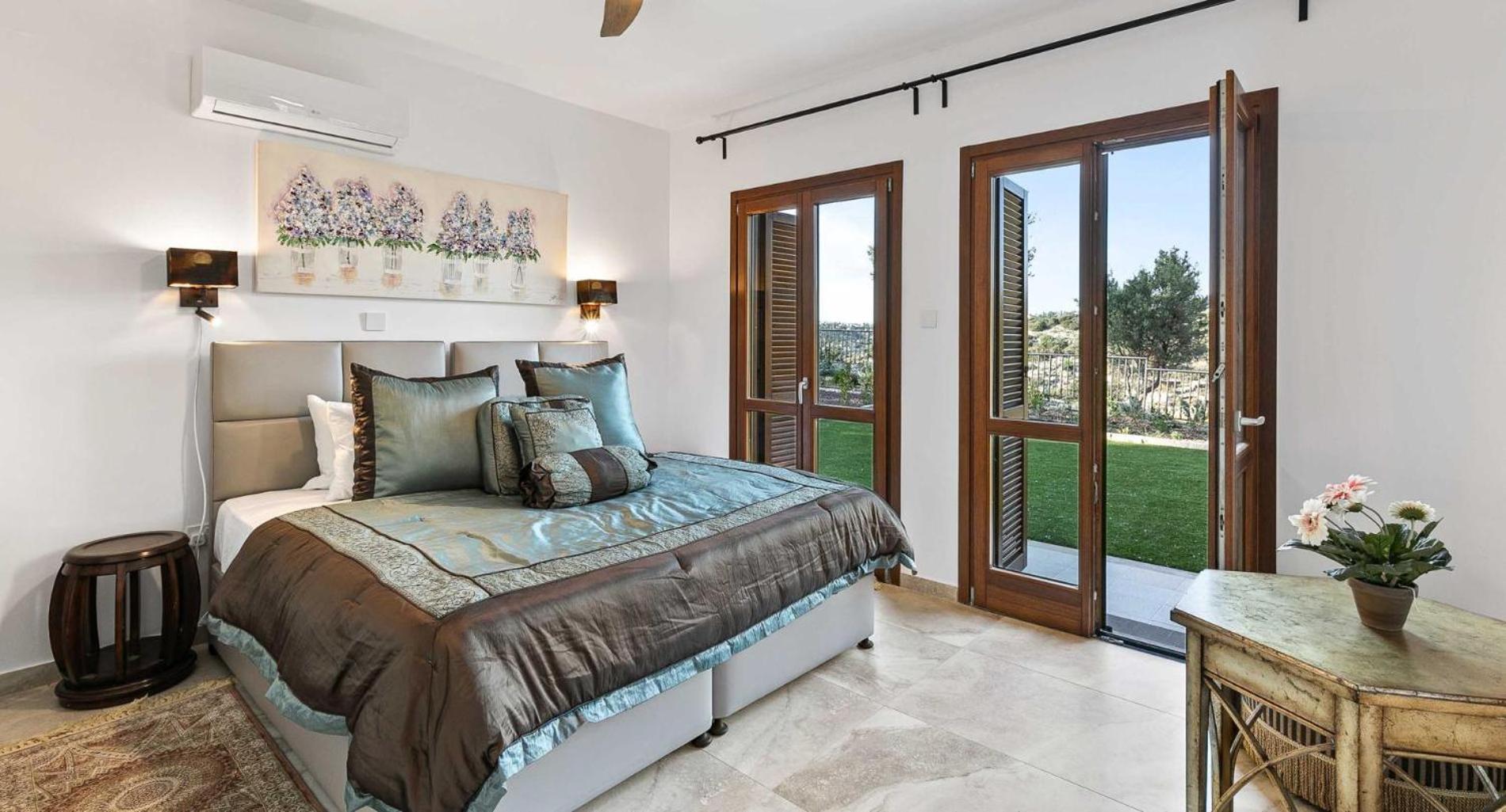 Beautiful, Modern Iz01 With Private Garden And Hot Tub On Aphrodite Hills Pousada