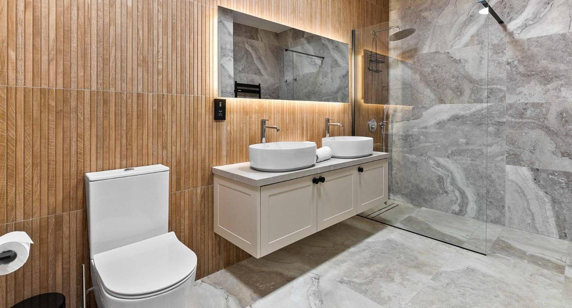Beautiful, Modern Iz01 With Private Garden And Hot Tub On Aphrodite Hills