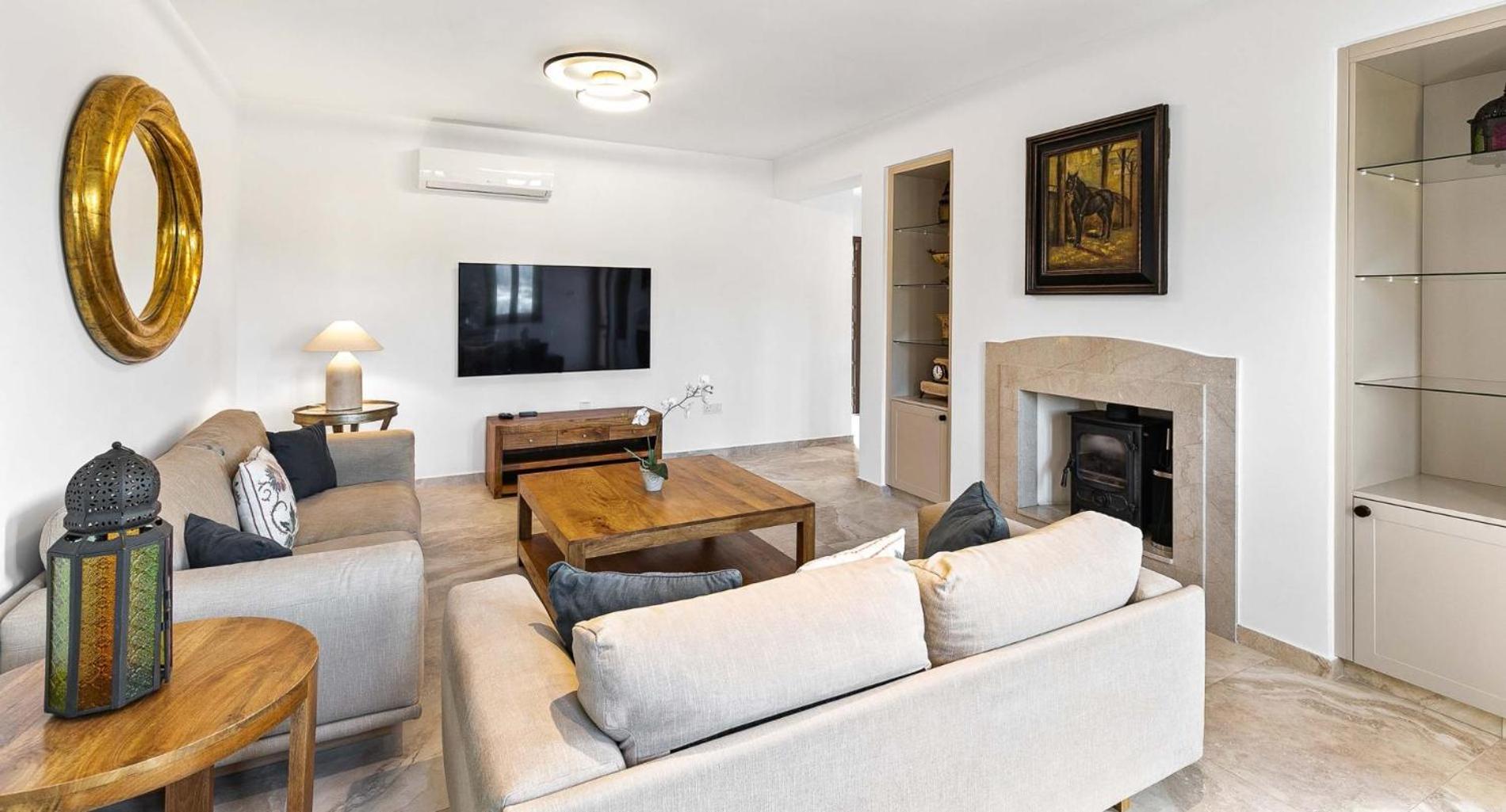 Pousada Beautiful, Modern Iz01 With Private Garden And Hot Tub On Aphrodite Hills