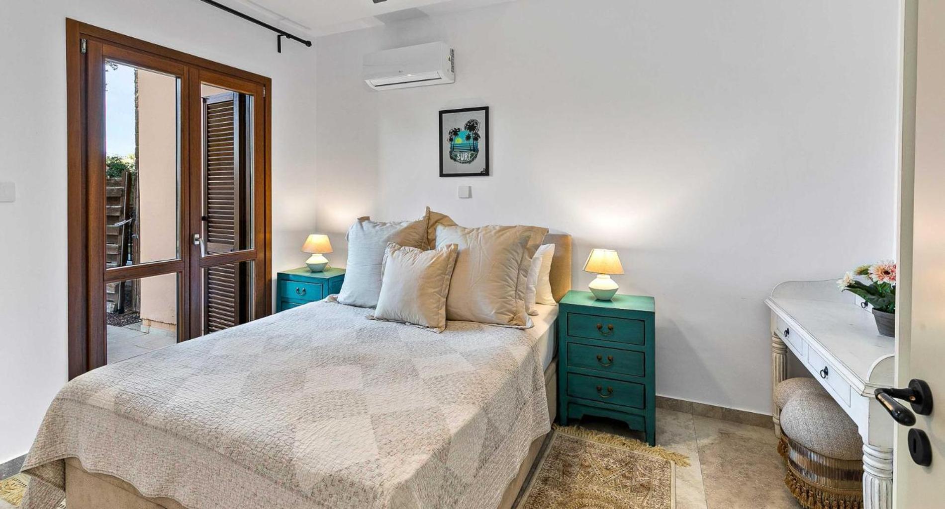 Beautiful, Modern Iz01 With Private Garden And Hot Tub On Aphrodite Hills