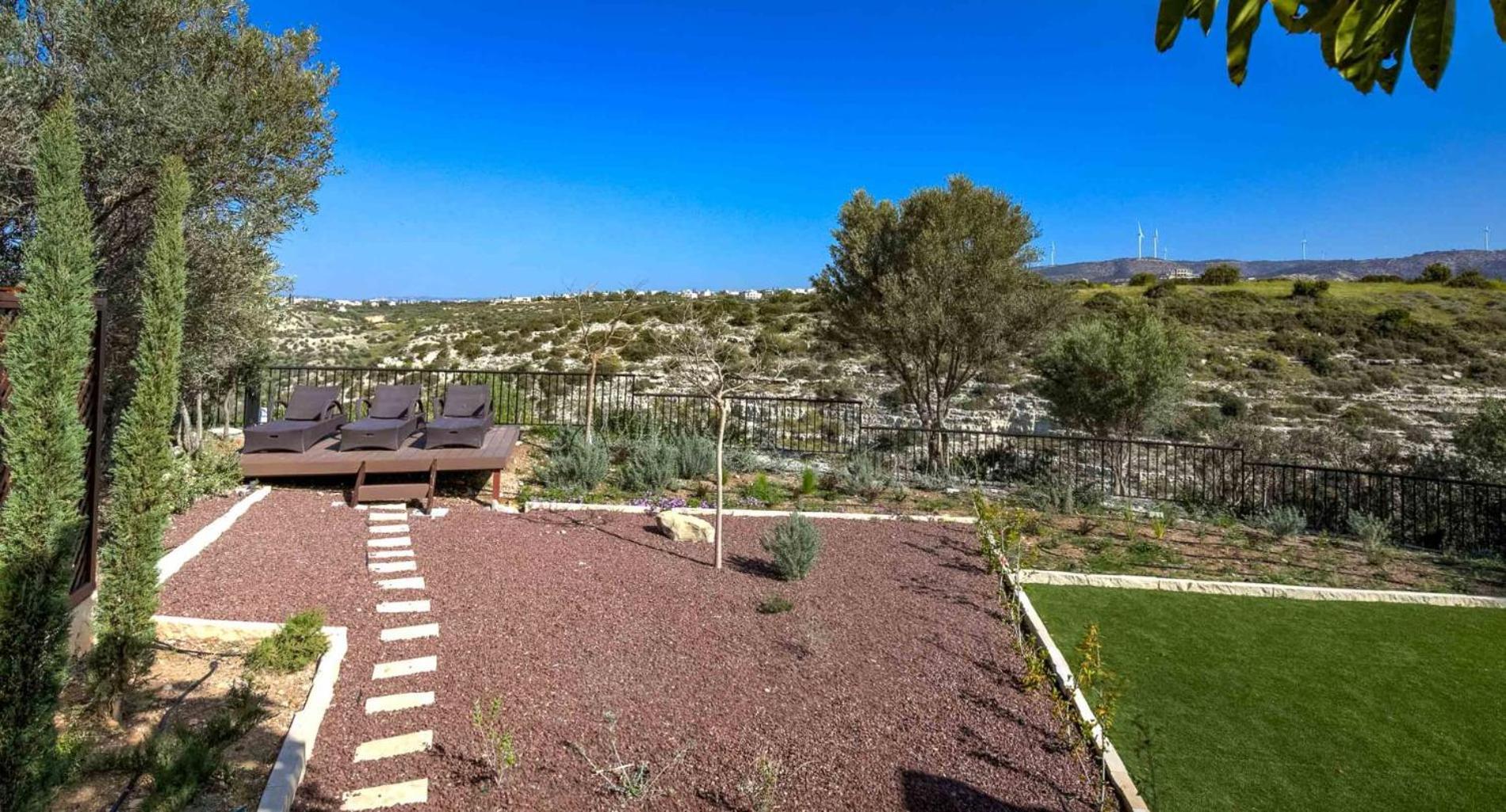 Beautiful, Modern Iz01 With Private Garden And Hot Tub On Aphrodite Hills