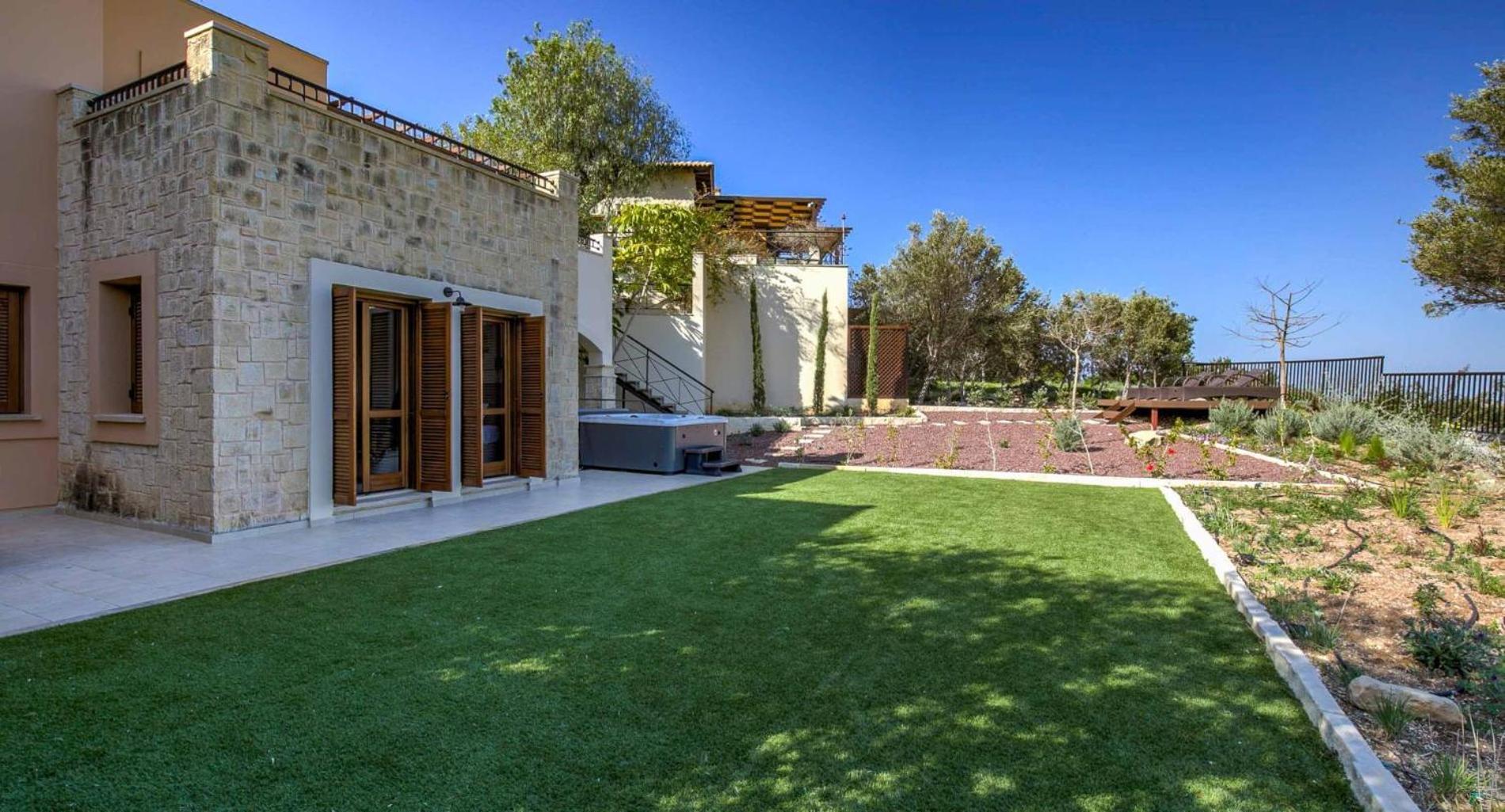 Pousada Beautiful, Modern Iz01 With Private Garden And Hot Tub On Aphrodite Hills