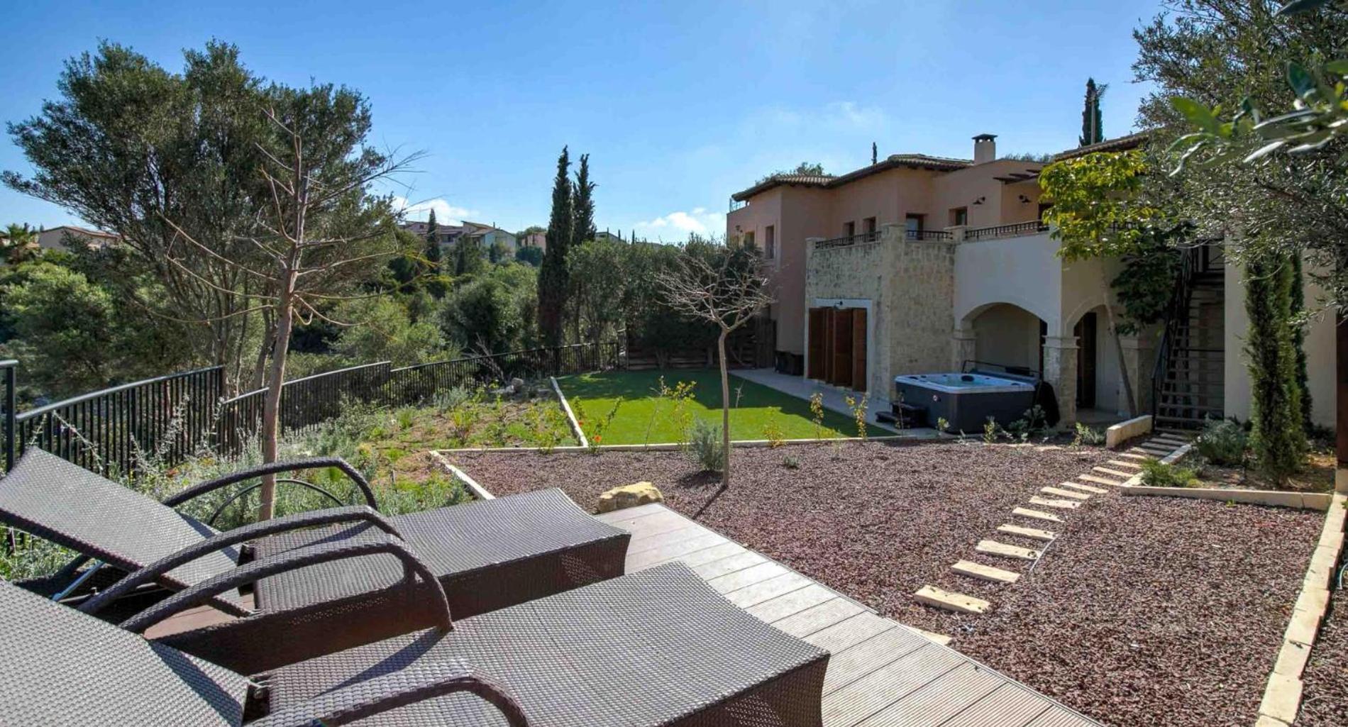 Beautiful, Modern Iz01 With Private Garden And Hot Tub On Aphrodite Hills Pousada *