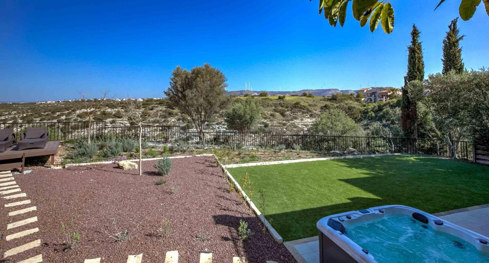 Pousada Beautiful, Modern Iz01 With Private Garden And Hot Tub On Aphrodite Hills *