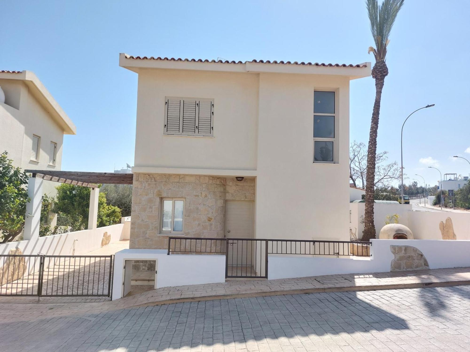 2 Bdr - Walk To Beach! Protaras