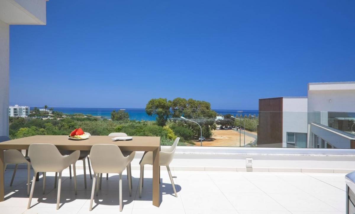 Seaview Luxury Jacuzzi & Pool! 2 Min Protaras