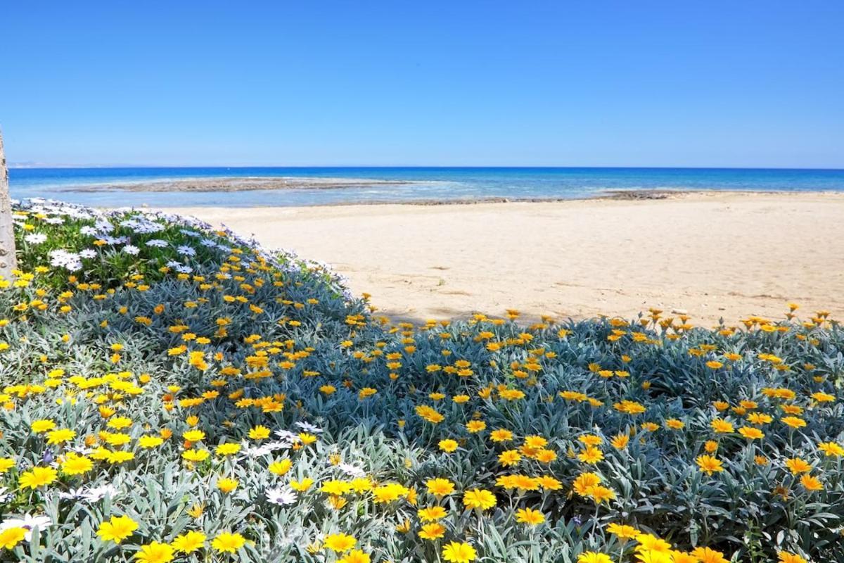 Seaview Luxury Jacuzzi & Pool! 2 Min Protaras