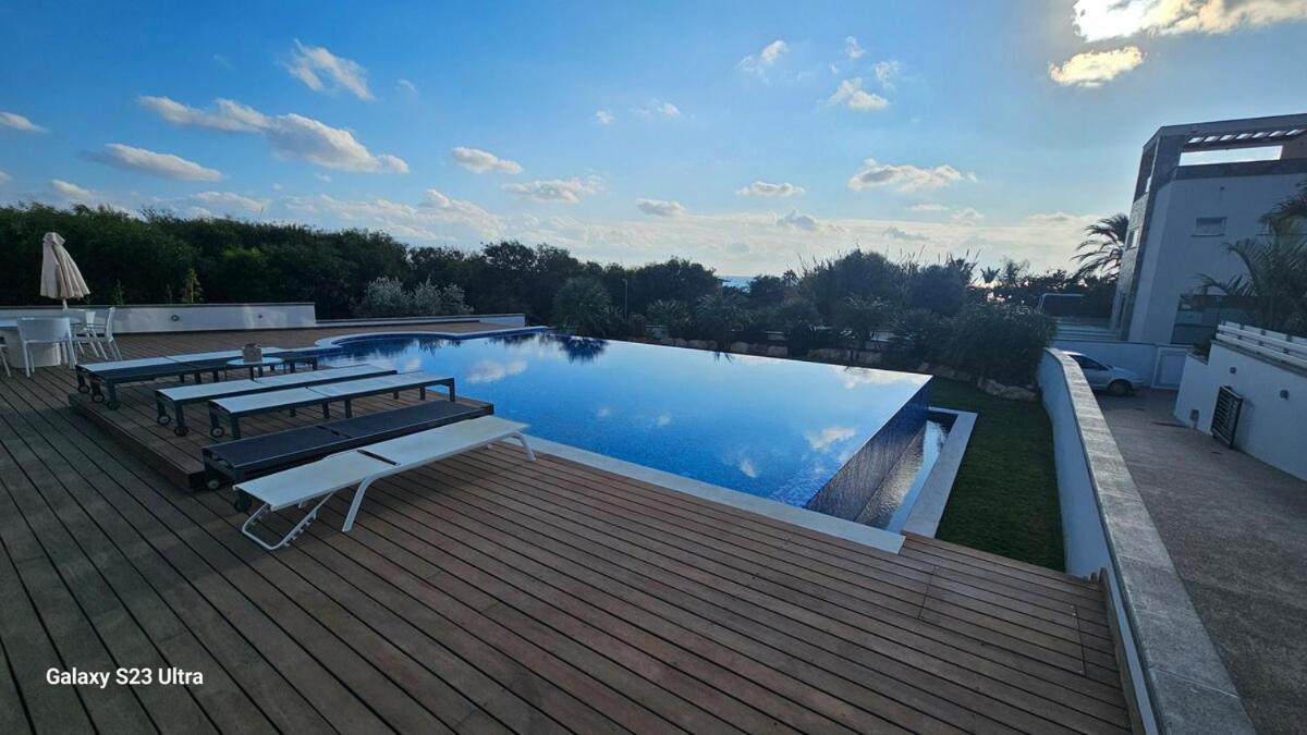 Beachfront Luxury Idania Pousada
